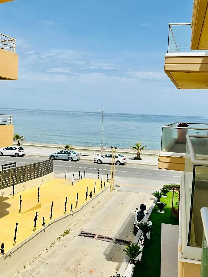 The Little Palace Next To The Sea 罗希姆诺